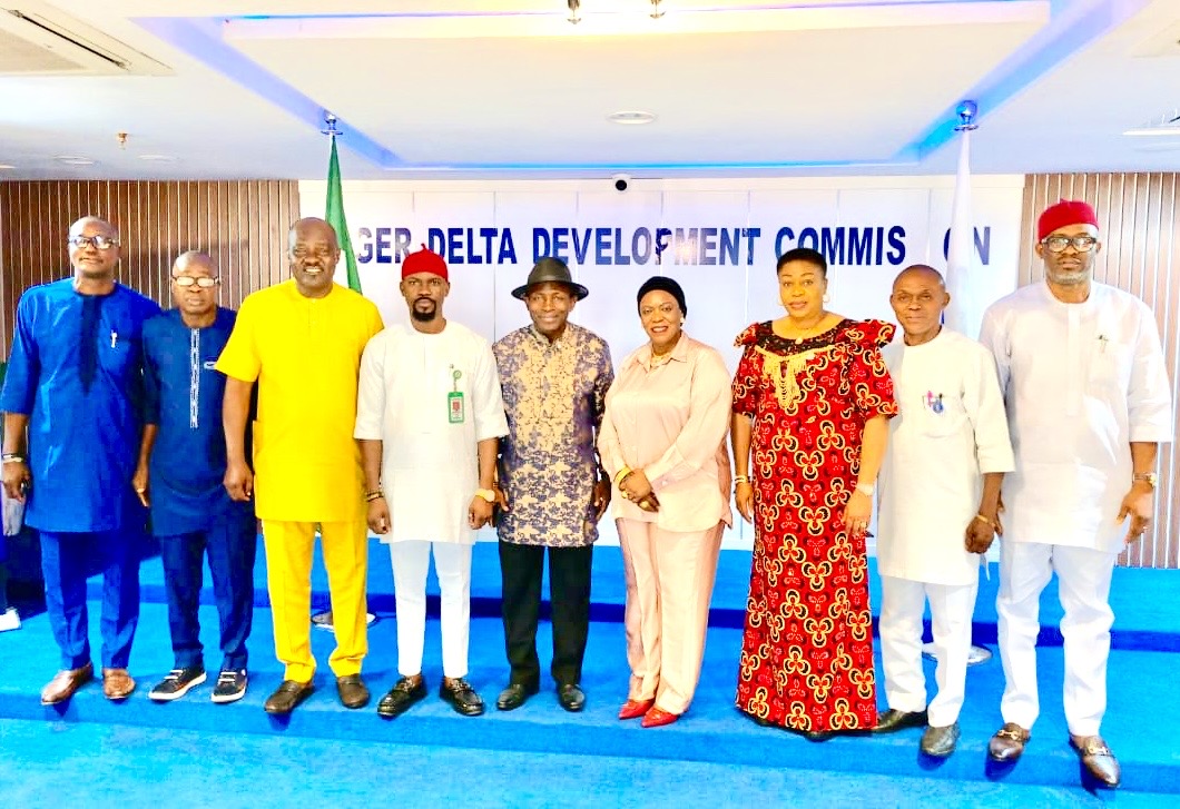 👆From right: Imo State Commissioner for Sports, Chief Obinna Onyeocha; Permanent Secretary, Rivers State Ministry of Sports, Kelvin Nweke; Permanent Secretary, Akwa Ibom State Ministry of Sports, Lady Nsa Bassey; Cross River Commissioner for Sports, Mrs Agnes Atsu; Bayelsa State Commissioner for Sports, Daniel Igali; Special Assistant on Sports to Abia State Governor, Hon Onyebuchi Chukwu; Rivers State Commissioner for Sports, Barr Chris Green; Executive Director, Edo State Sports Commission, Hon Frank Ilaboya; and Director of Planning, Research and Innovation, Ondo State Ministry of Sports, Akinwunmi Kayode, at the Niger Delta Sports Festival stakeholders meeting with the NDDC